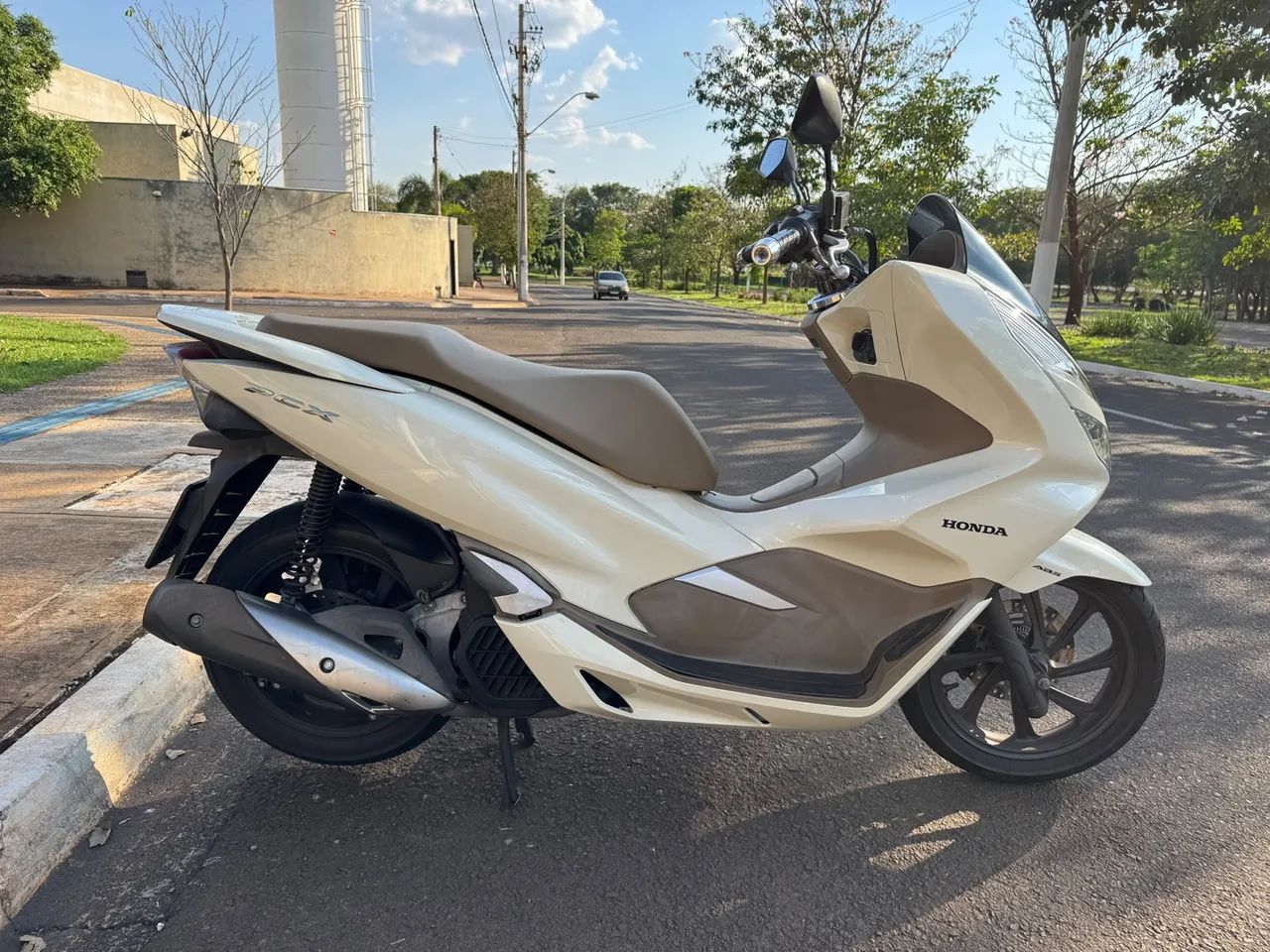 PCX 2019 DLX - Foto 4