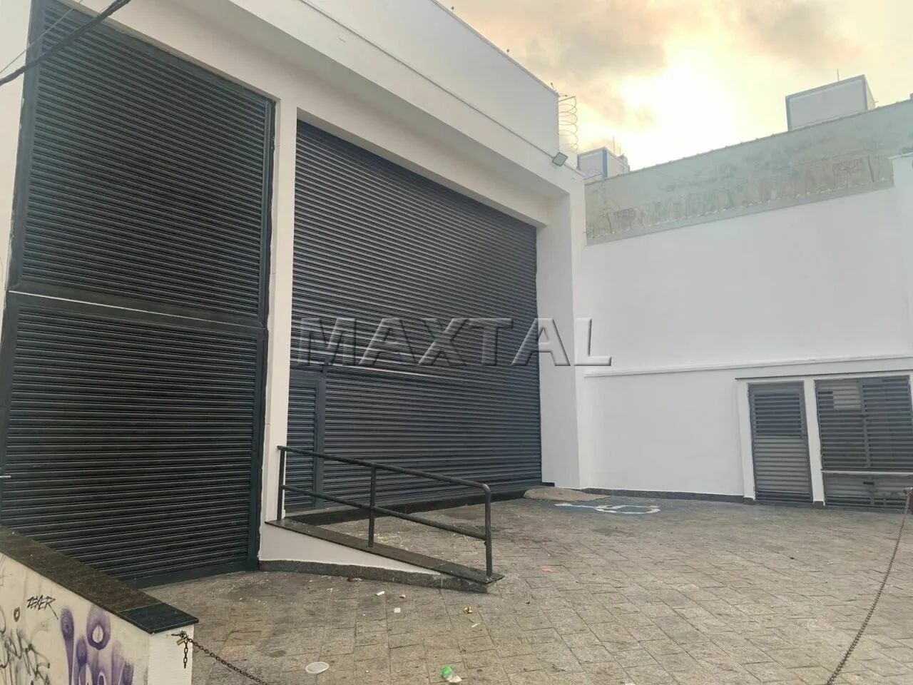 Prédio Comercial Completo com 700m² na Av. Tucuruvi, com 20 vagas.