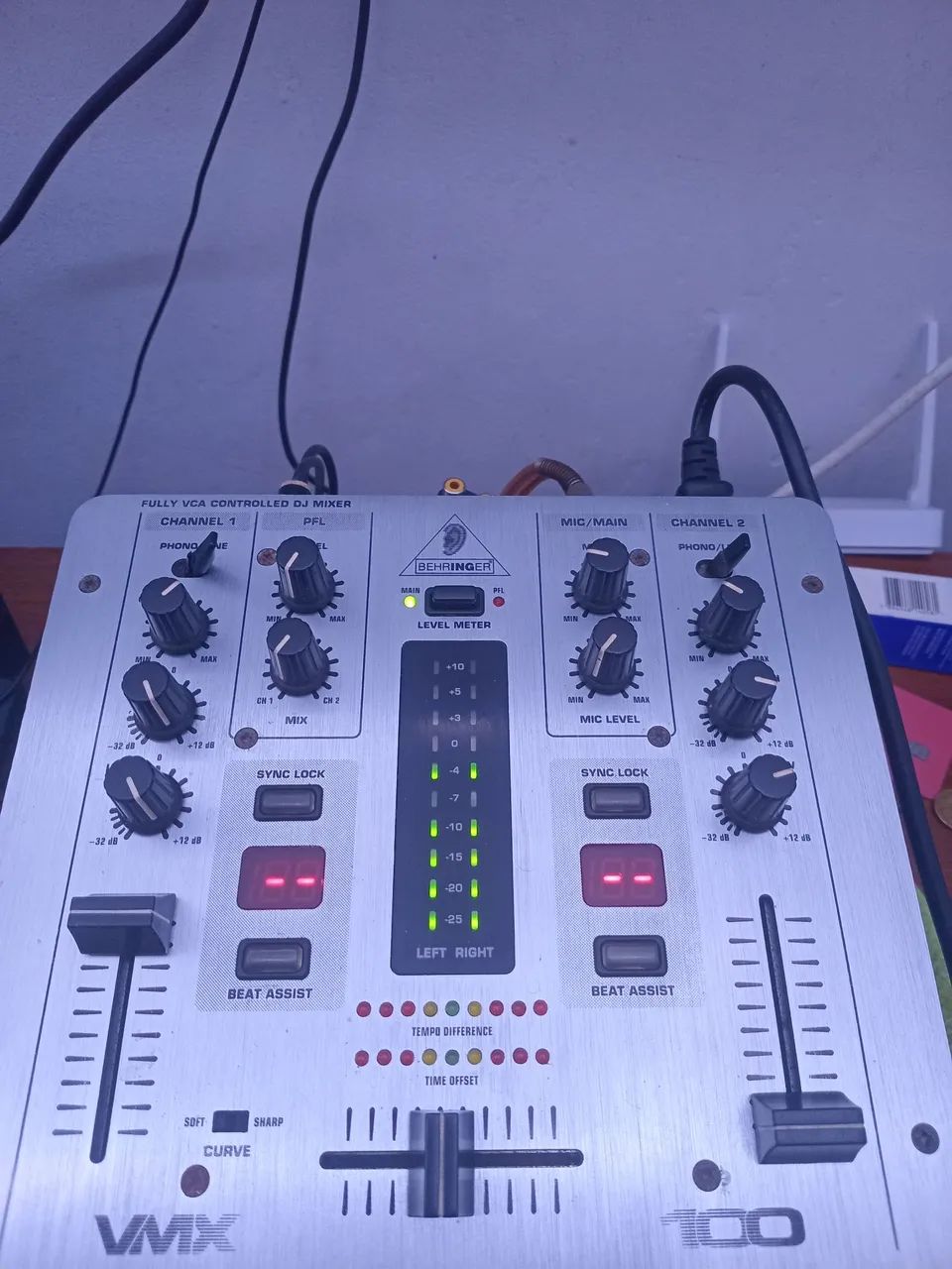 Mixer behringer vmx100