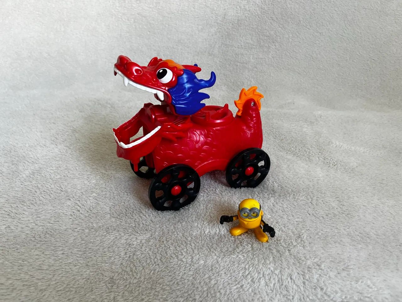 Carrinho Dragão com Minion - Foto 2