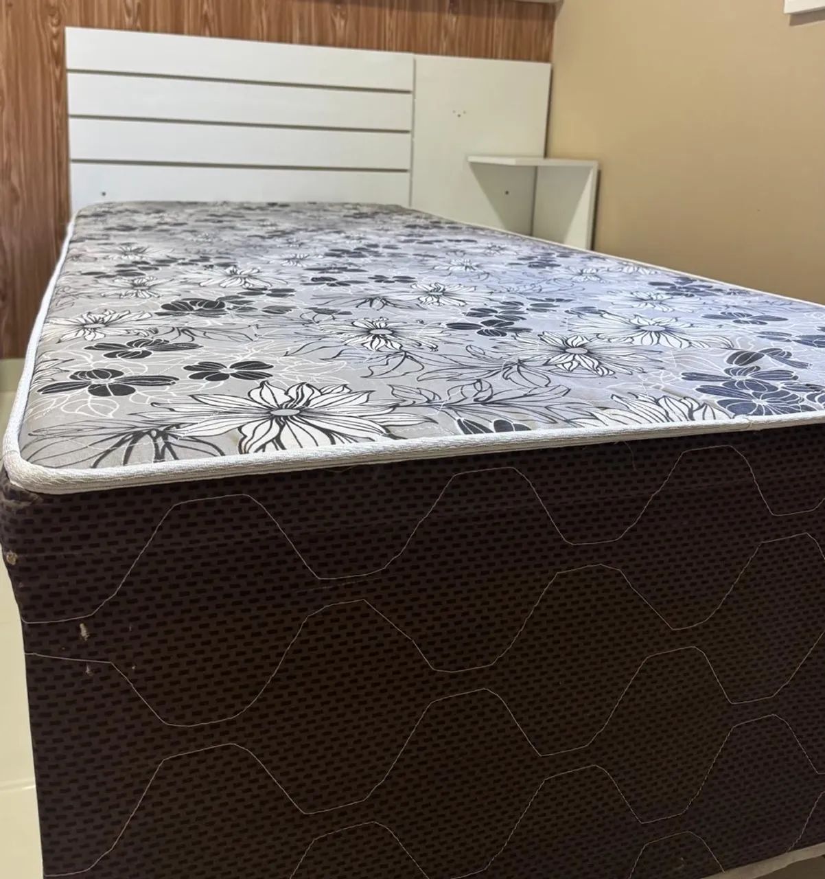 Vendo cama solteiro com painel e criado mudo  - Foto 2