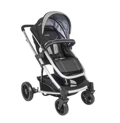 Carrinho de bebê com Bebê conforto 