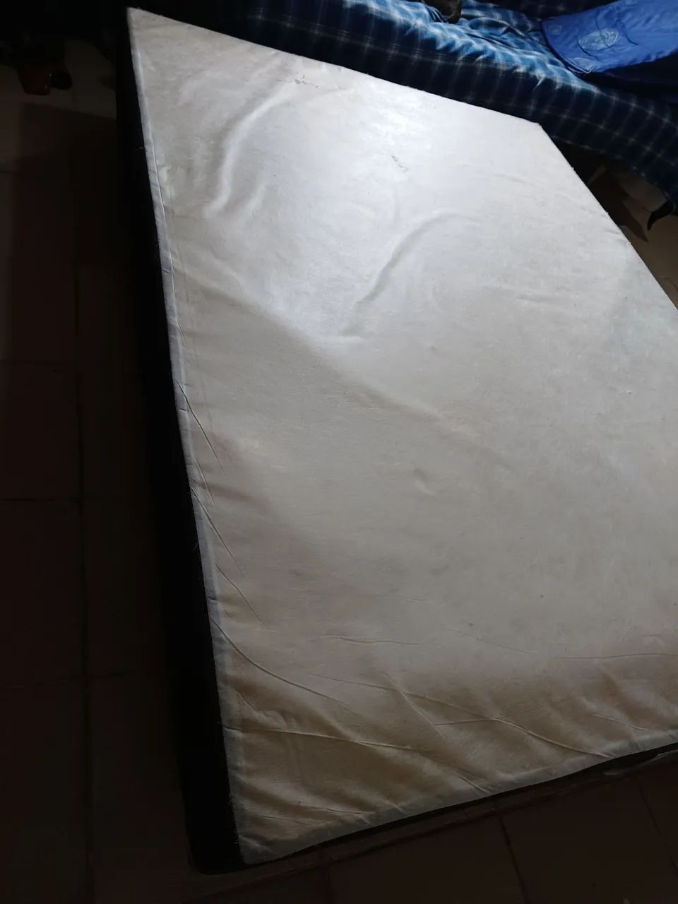 Vendo base de cama box casal 