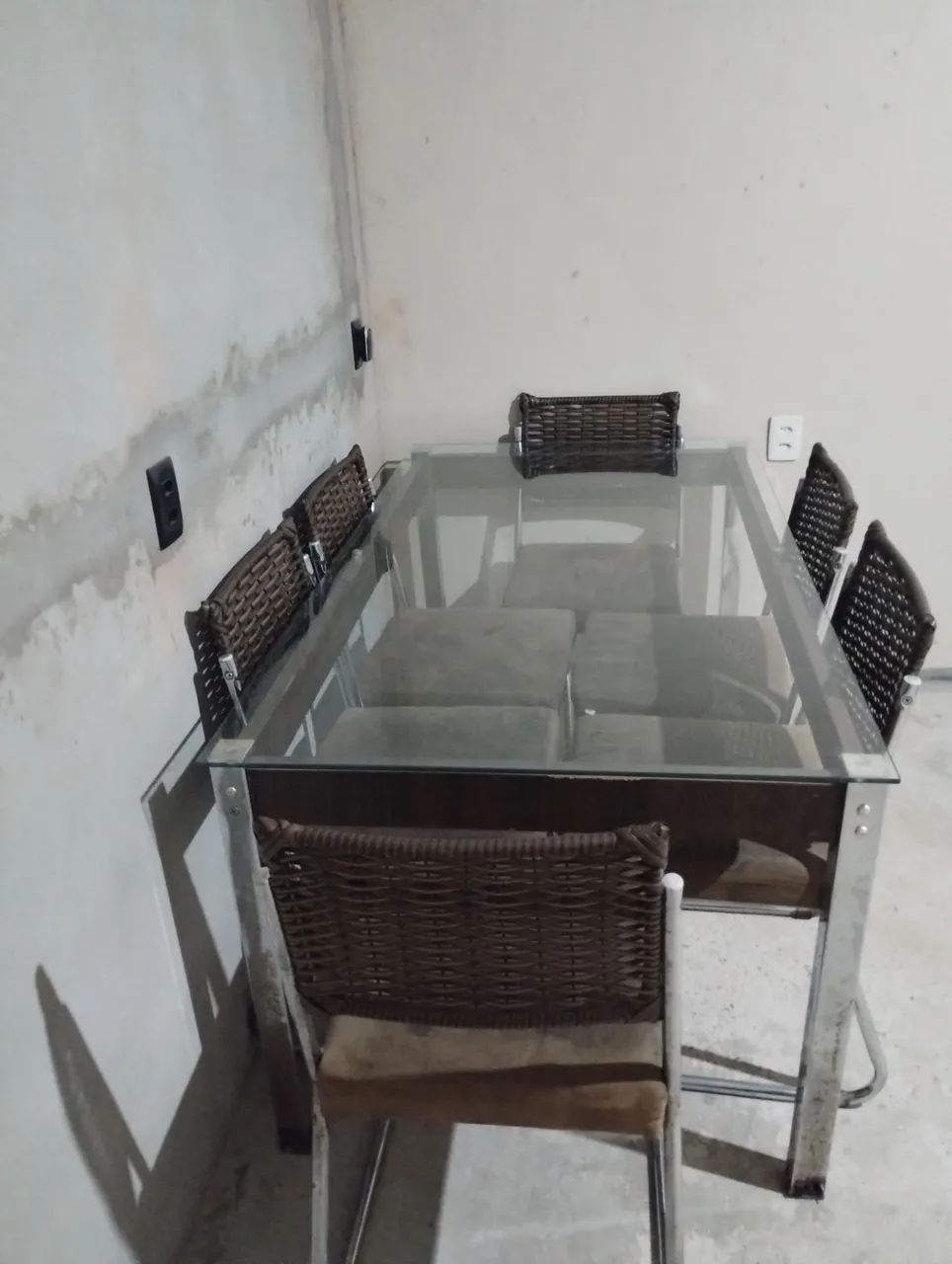 Mesa de vidro com 6 cadeiras 