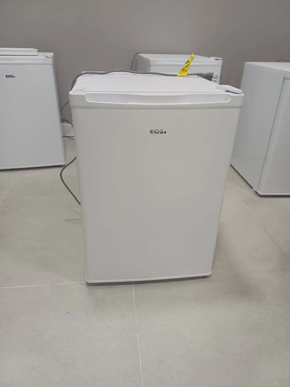 Frigobar EOS. EFB83 Ice Compact 71 L