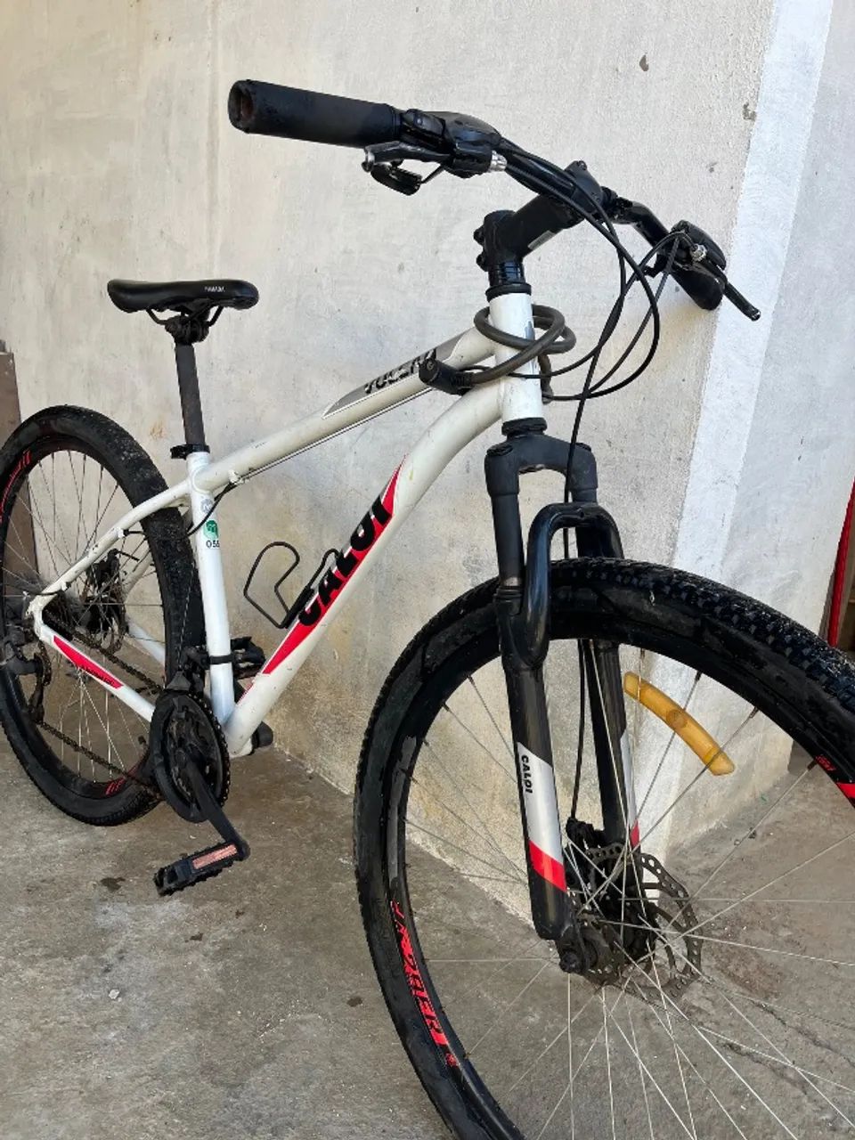 Bike aro 29 Caloi em ótimo estado + suspensão | Só R$800 - Foto 4