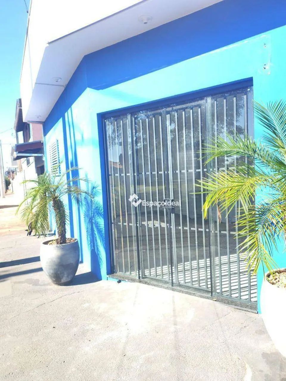 Imóvel com salão comercial
