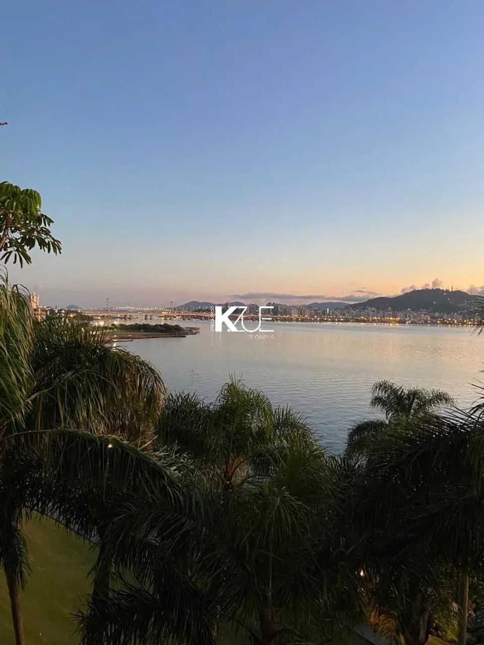 Apartamento à venda com 2 quartos no bairro Coqueiros em Florianópolis - Foto 2