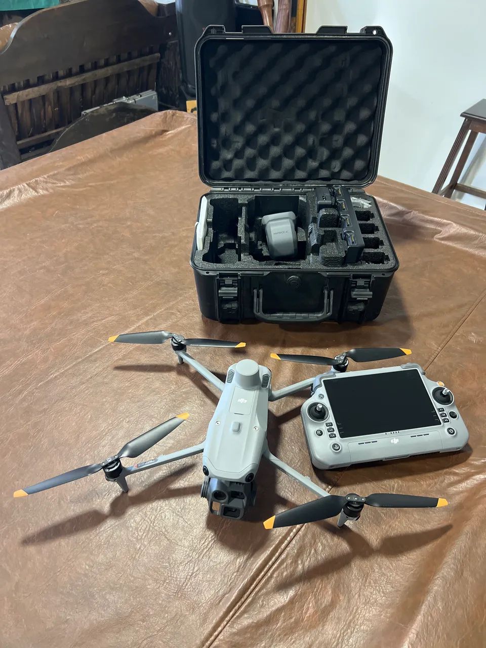 Drone DJI Matrice 4E ENTERPRISE Multissensor com RTK + RC Plus 2