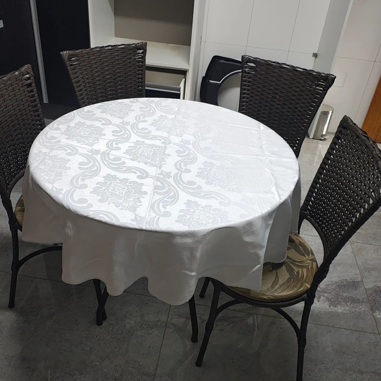 Mesa com cadeira 