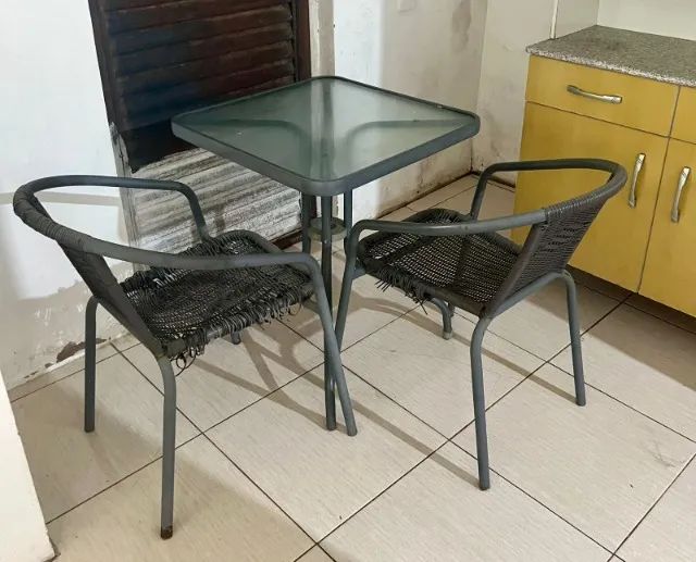 Conjunto de 1 Mesa e 2 Cadeiras de Ferro