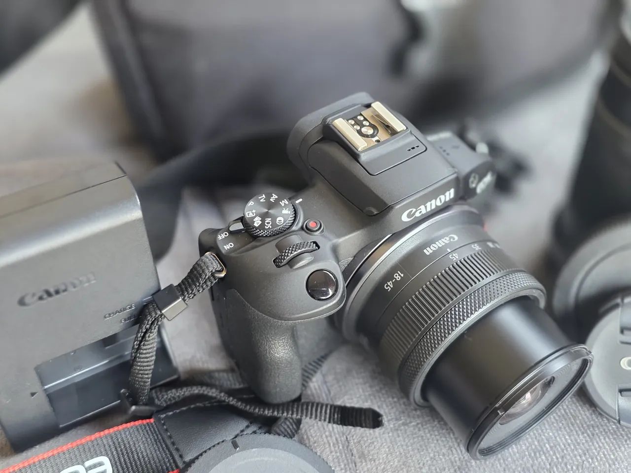 Câmera cânon EOS R100 + kit câmeras 