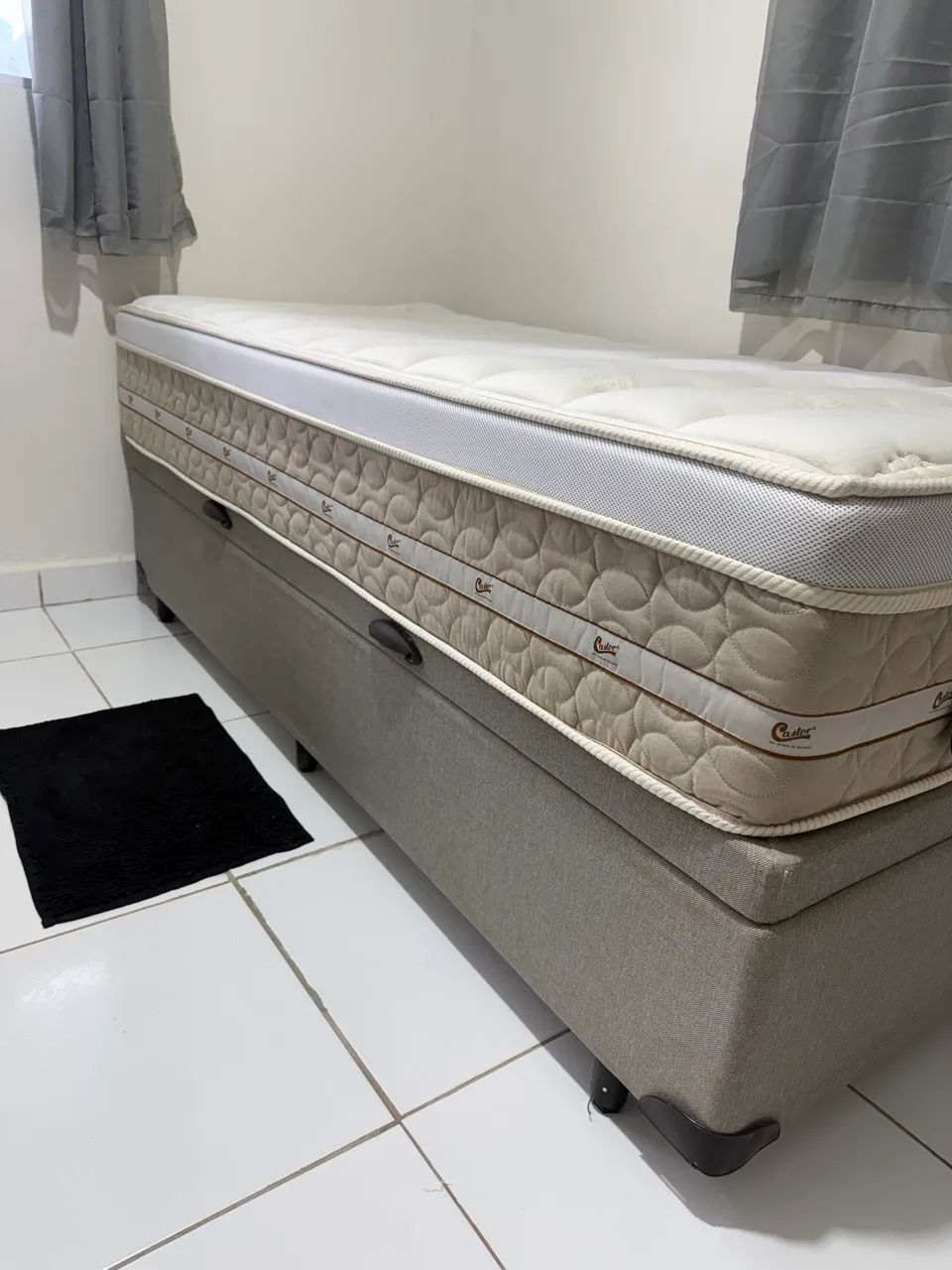 Cama de solteiro semi nova