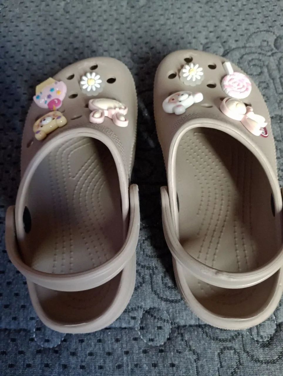 Crocs com botons - Foto 2