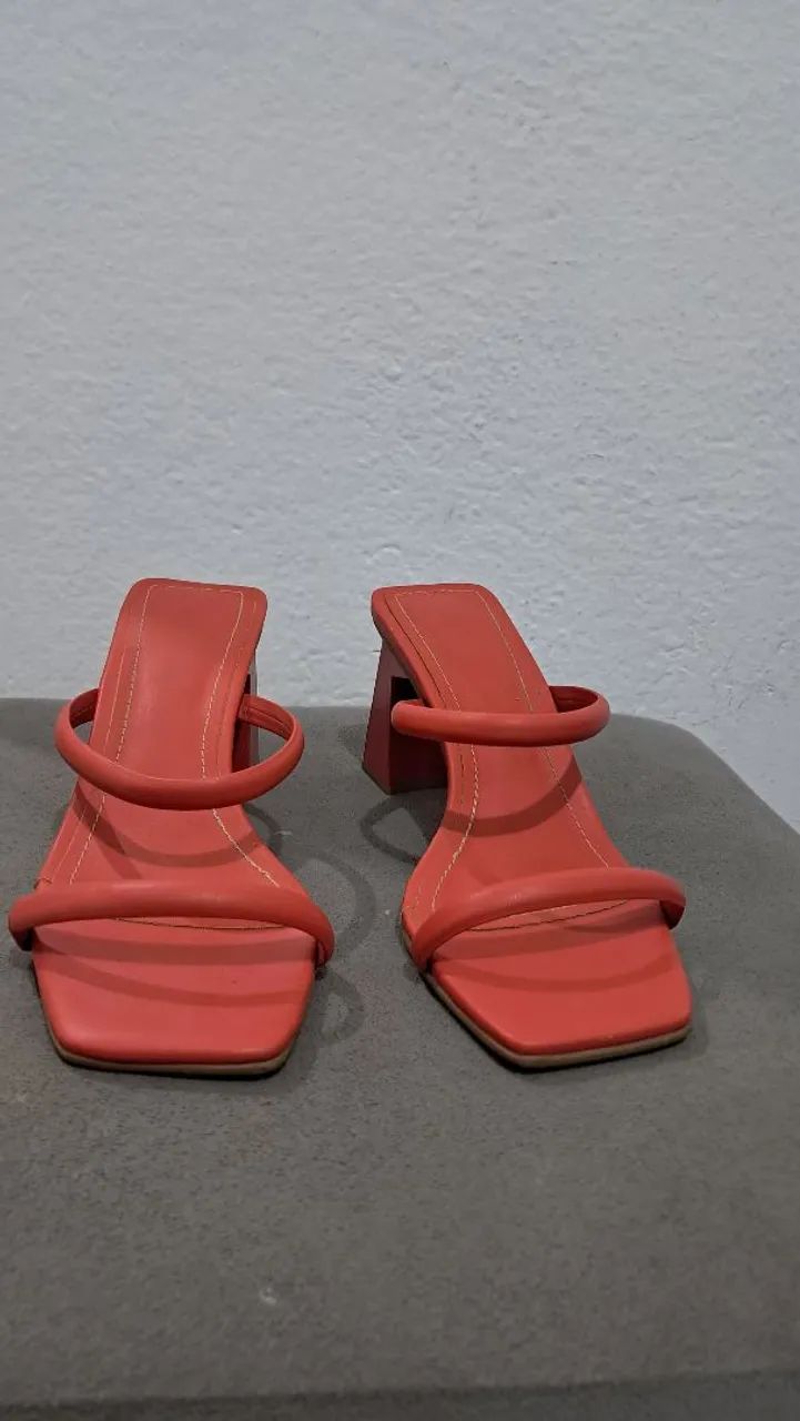 Sandália marise, cor coral e tamanho 36