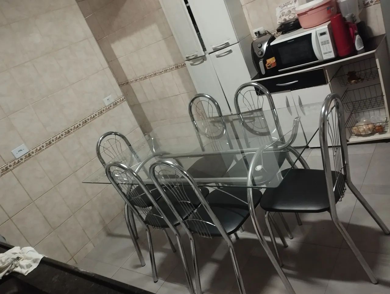 Mesa de vidro com 6 cadeiras  - Foto 3