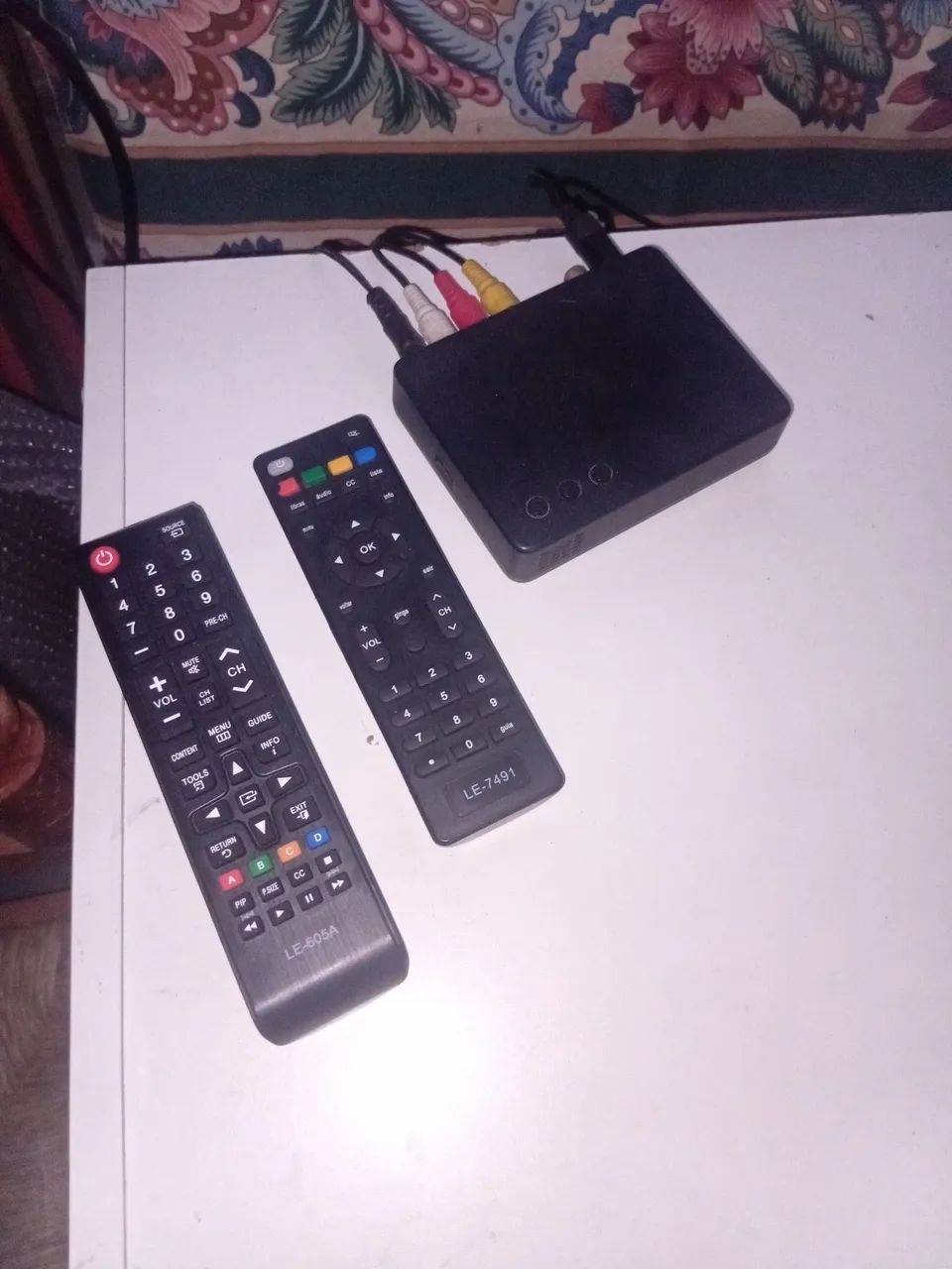 TV Samsung 32 pol. com conversor e 2 controles. - Foto 4