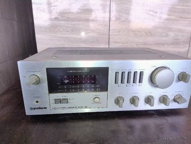 Amplificador Gradiente Model 366 Com Ventoinha sob a Fonte