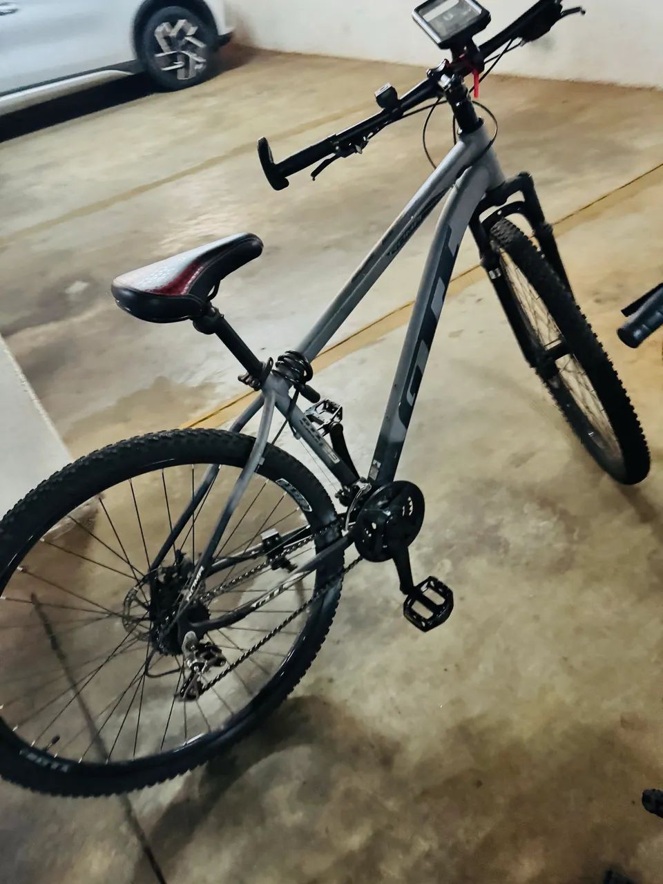 Vende-se 2 BICICLETAS 