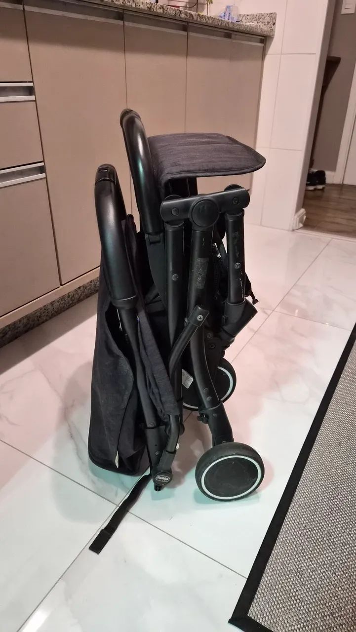 Vendo carrinho de bebê 