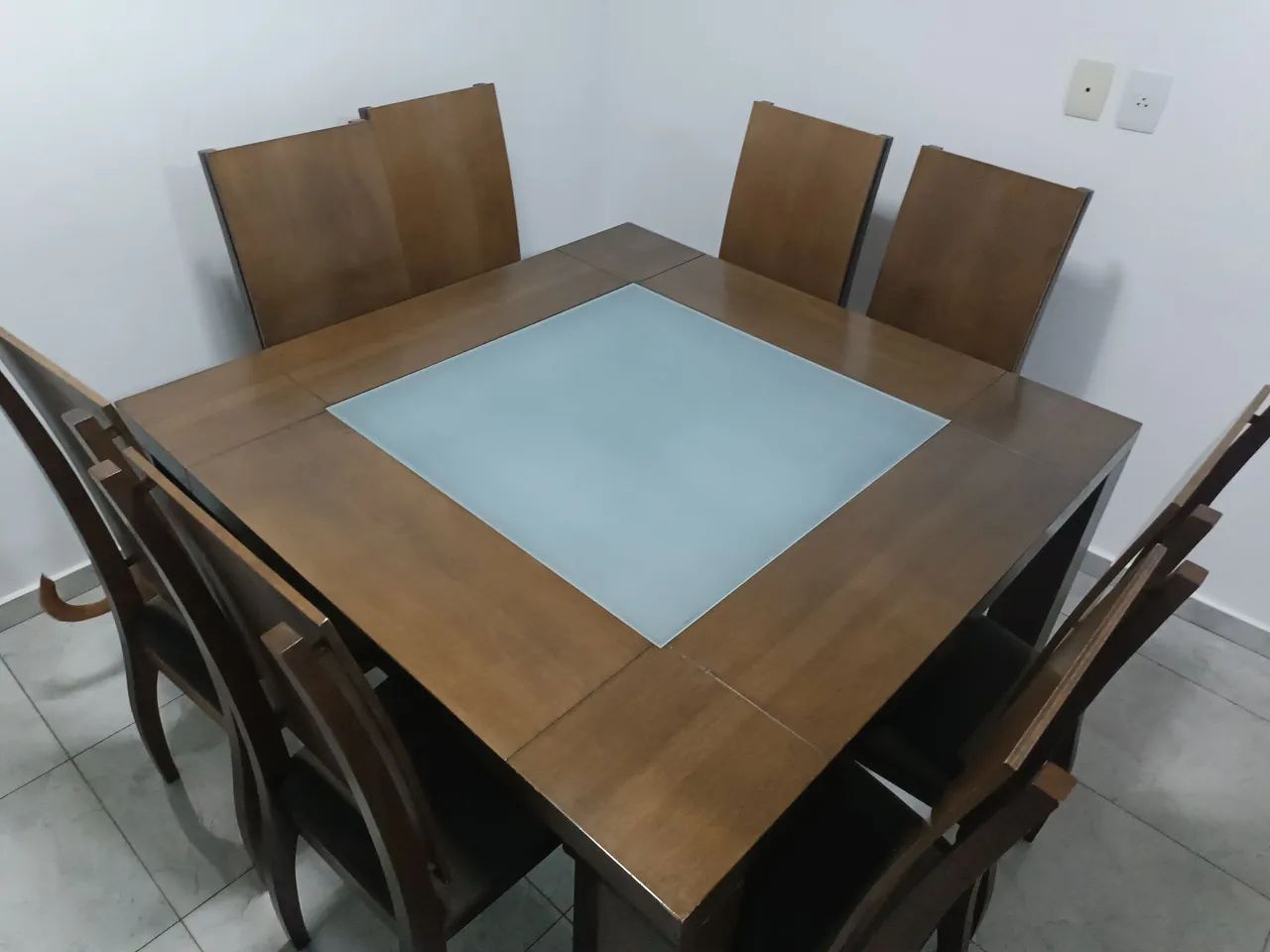 Mesa,  8 cadeiras e buffet 