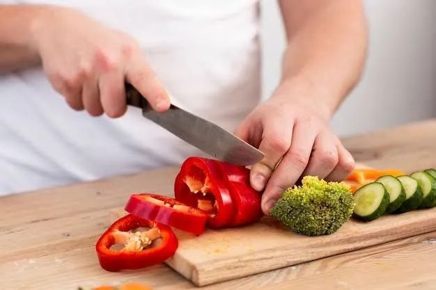 12X36 - AUXILIAR DE COZINHA