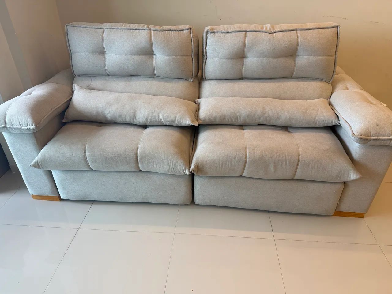 Sofá Retrátil e Reclinável 2,25m - Cor Nude - Excelente Estado - Foto 5
