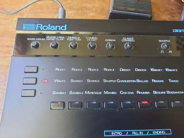 Bateria de ritmo digital pré-programada Roland digital drummer cr 1000. Produto raro ! - Foto 2