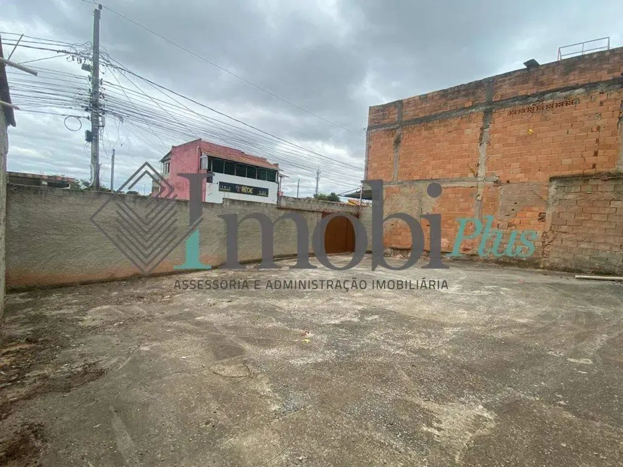 Área de aproximadamente 160m² para locação