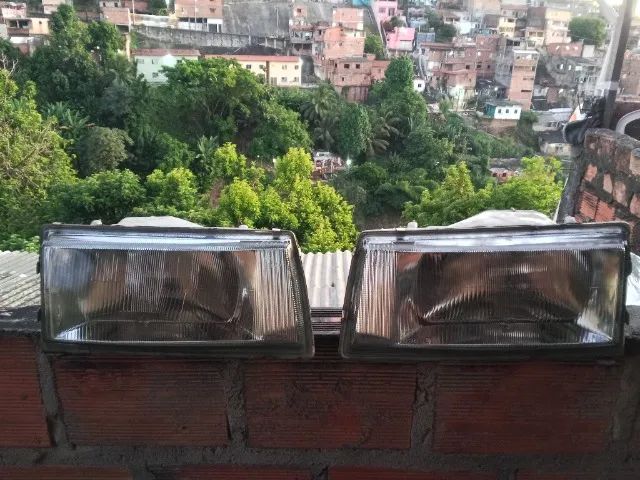 Par de faróis dianteiro do Santana  97  - Foto 7
