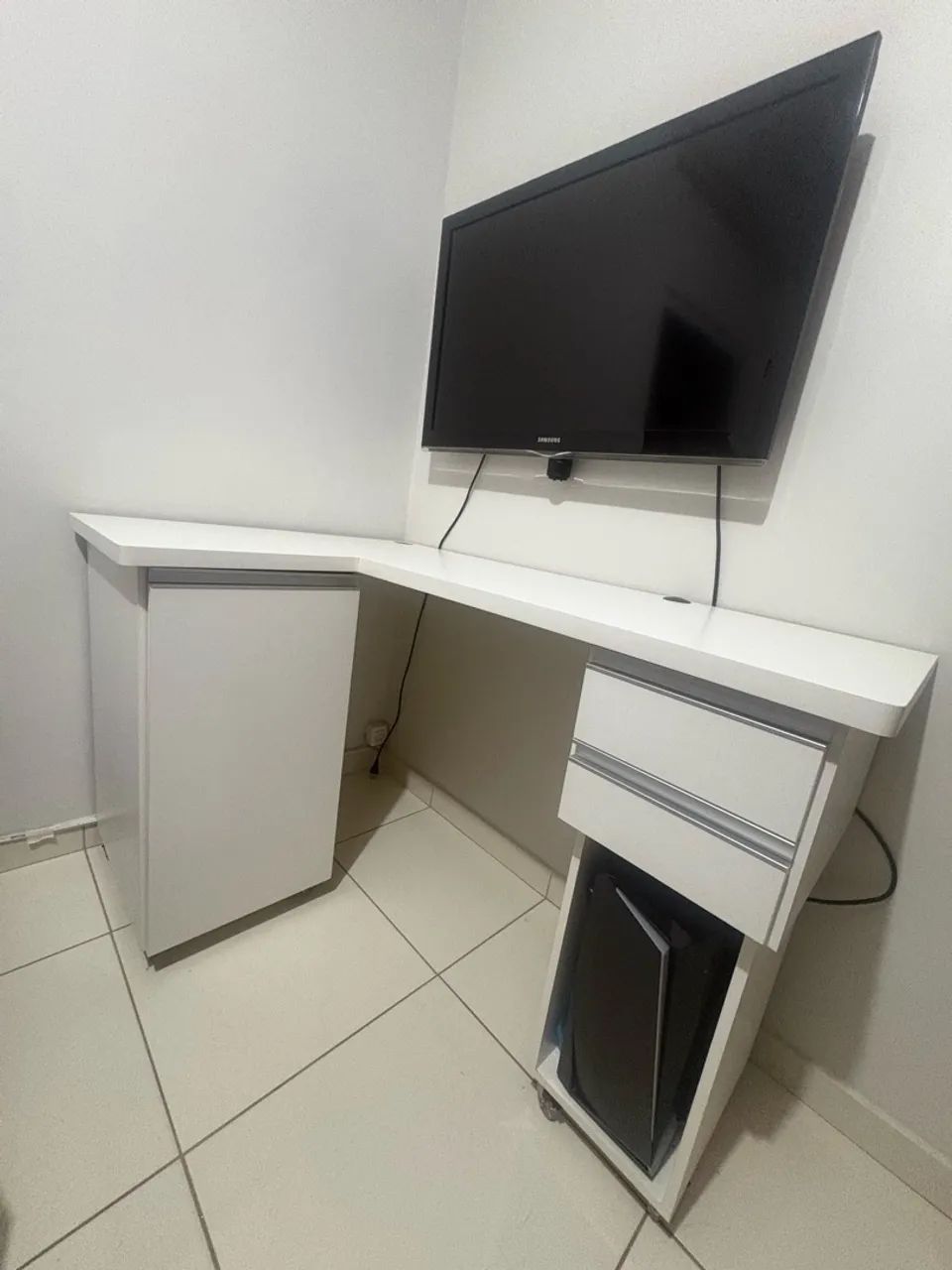 Escrivaninha Mesa de computador Sapateira Multiuso com Portas Quarto ou Escritório .  - Foto 4
