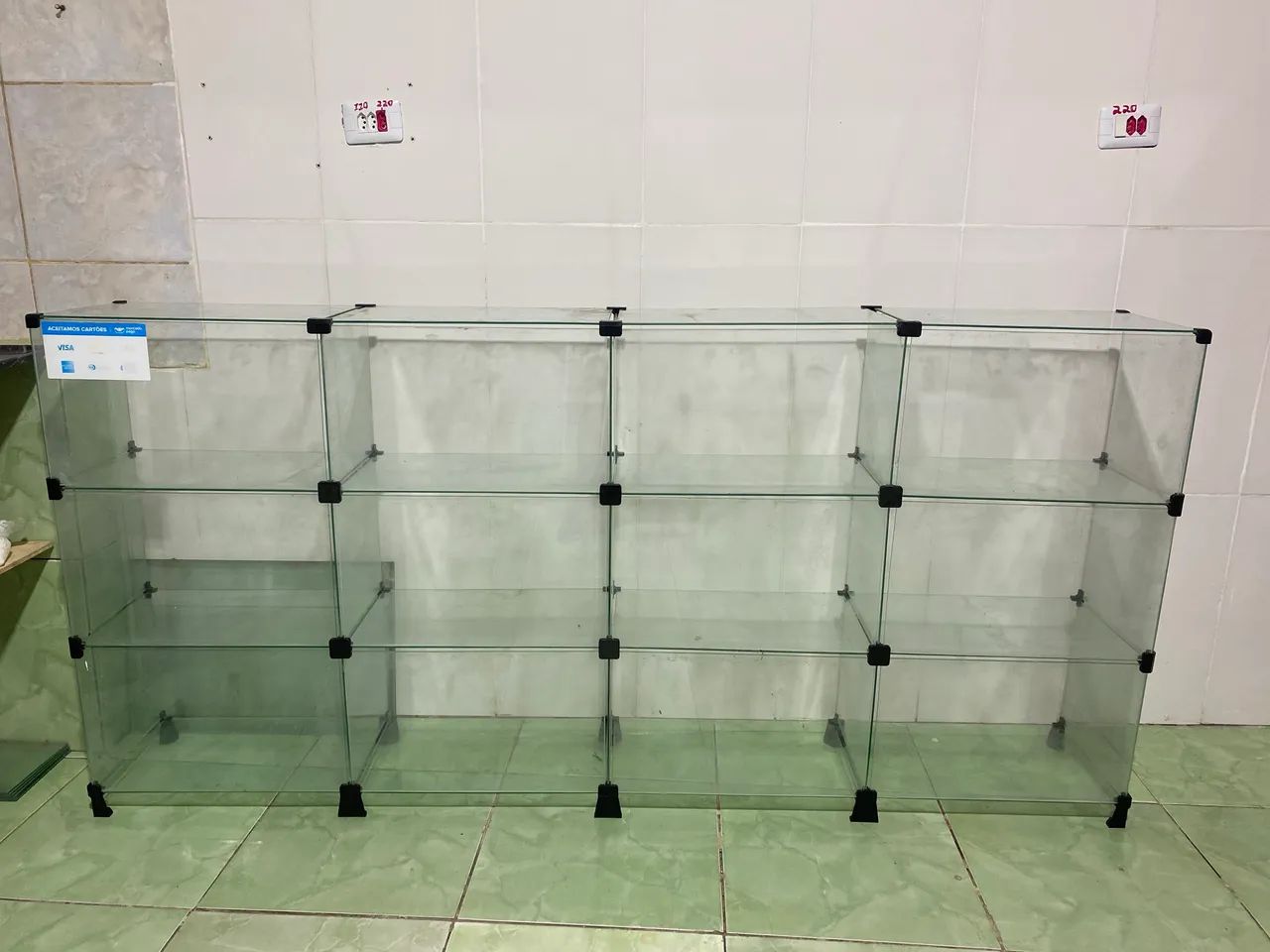 Vitrine de vidro medindo 2 metros!