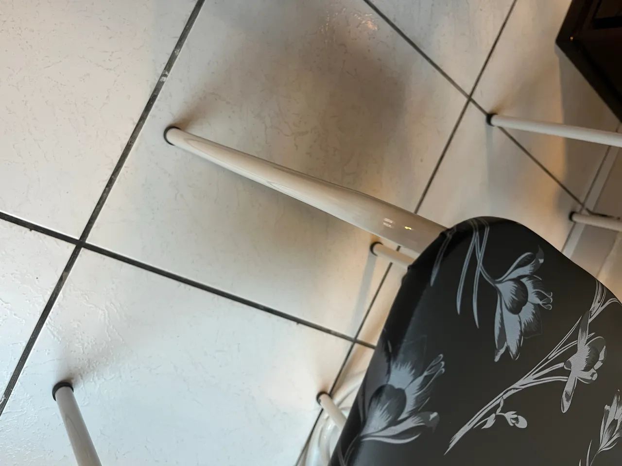 Vendo cadeiras novas - Foto 2