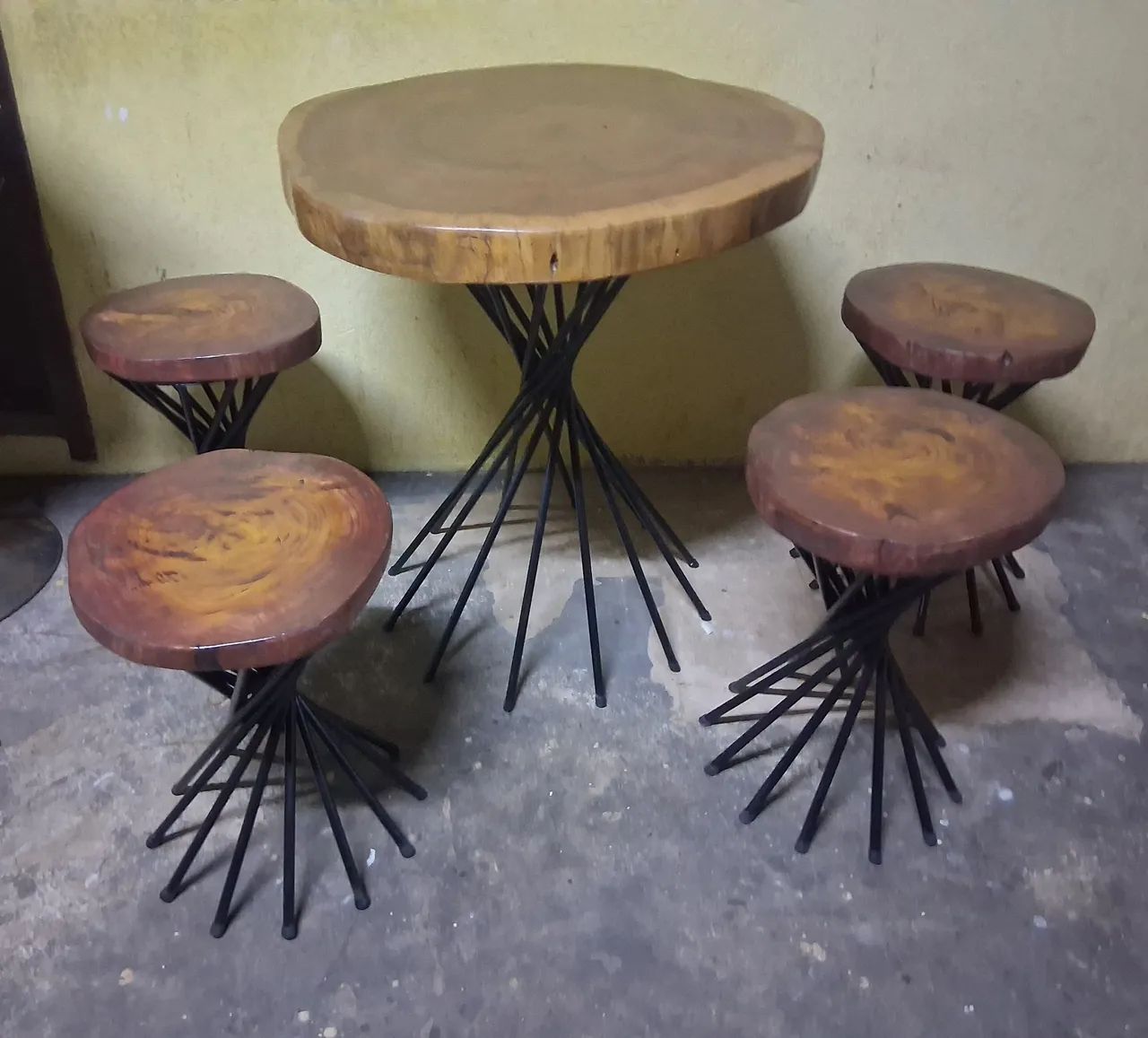 Conjunto mesa e bancos  - Foto 4