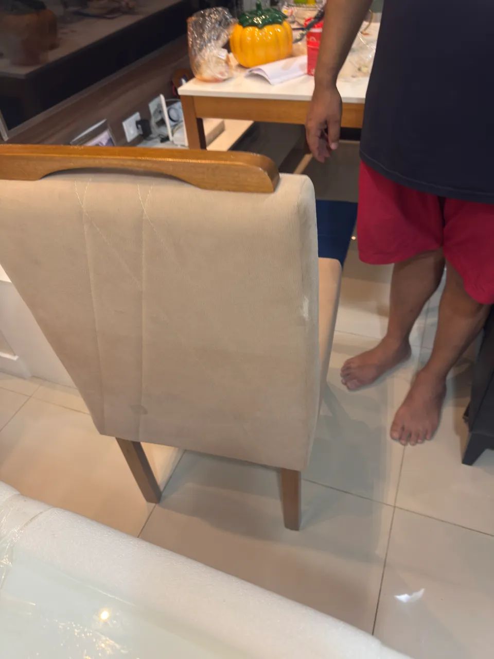 Mesa de jantar 1:80 por 90 com 4 cadeiras - Foto 5