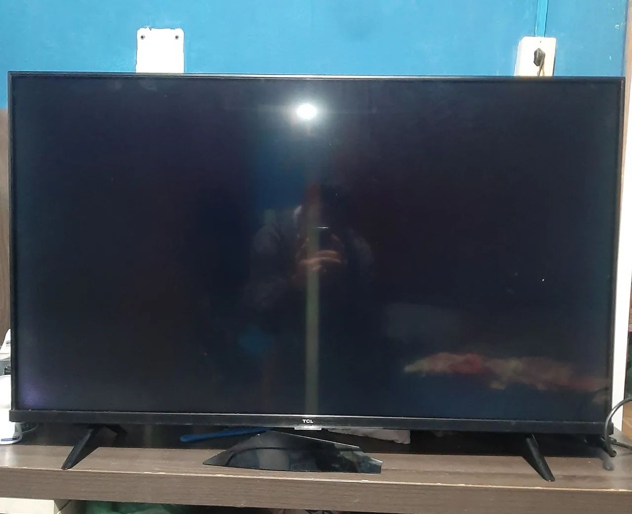 TV tcl 43 polegadas,( a tela escureceu) mas pega tudo certinho!