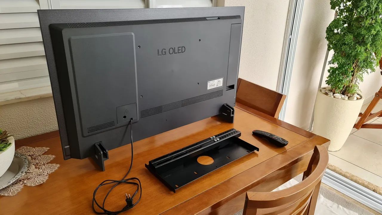 TV LG C2 4K OLED 42 POLEGADAS - Foto 2