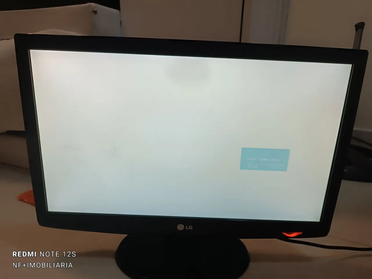 Monitor LG Flatron 23- Funciona, porém com mancha na tela (leia)