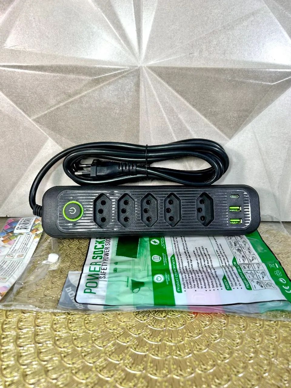 Extensão Régua Bivolt 5 Tomadas com USB - Foto 4