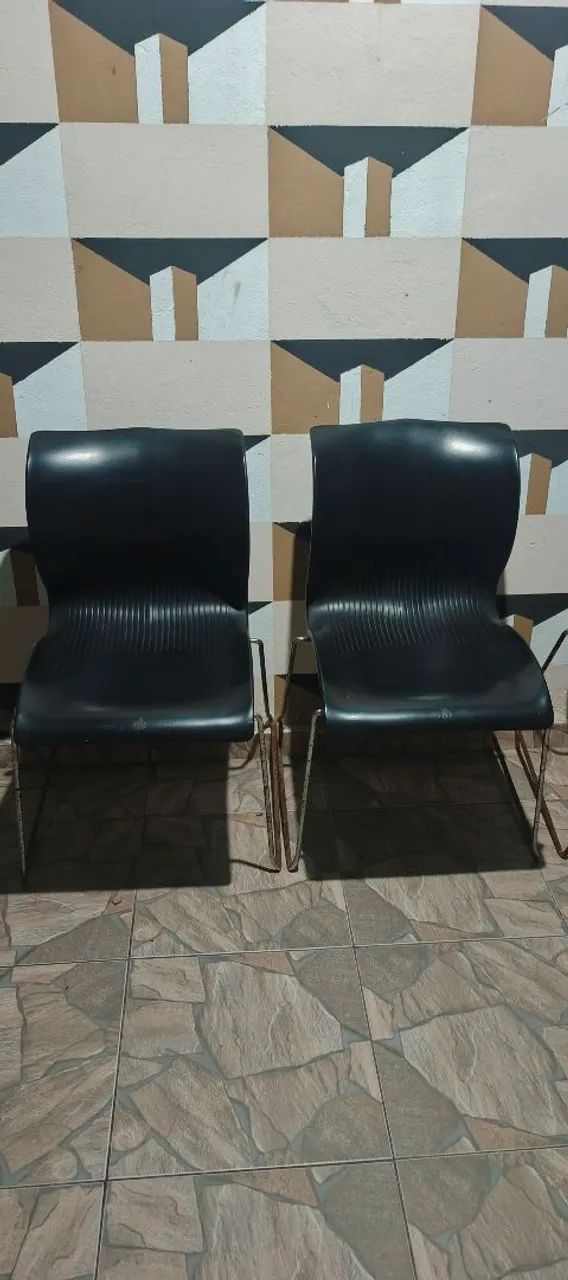Vendo 4 cadeira com pé de inox  - Foto 2