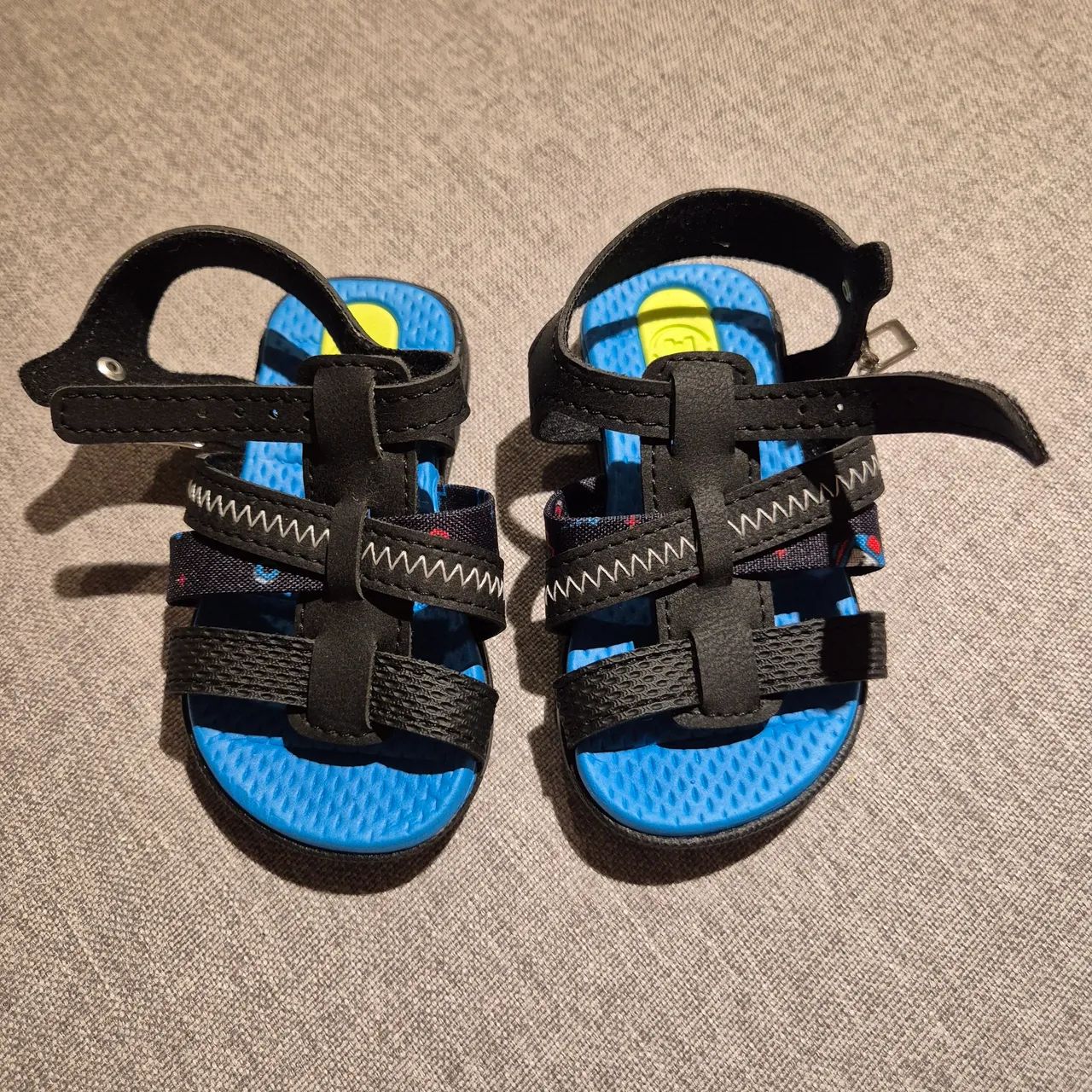 Sandália nova, sem uso