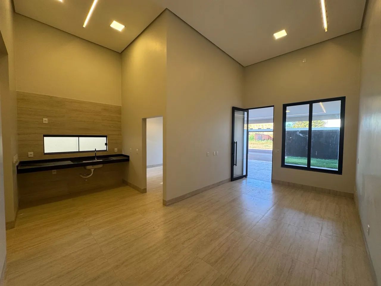 Casa com 3 quartos, sendo 1 suíte, no Plano Diretor Sul. REF: 80 - Foto 2