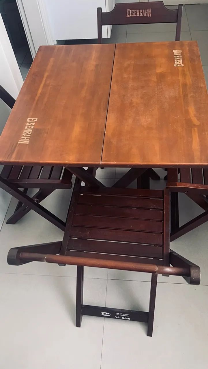 Mesa com cadeiras 
