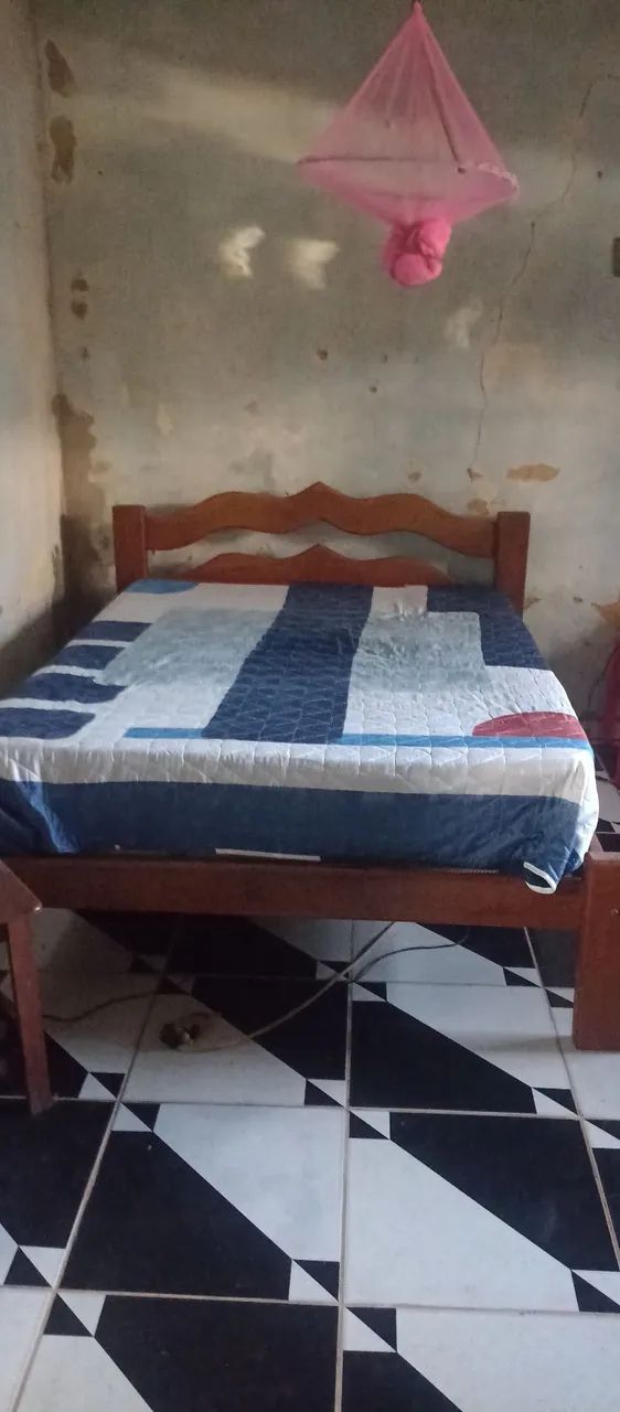 Desapego com urgência cama de madeira forte e resistente com colchão incluso. - Foto 3