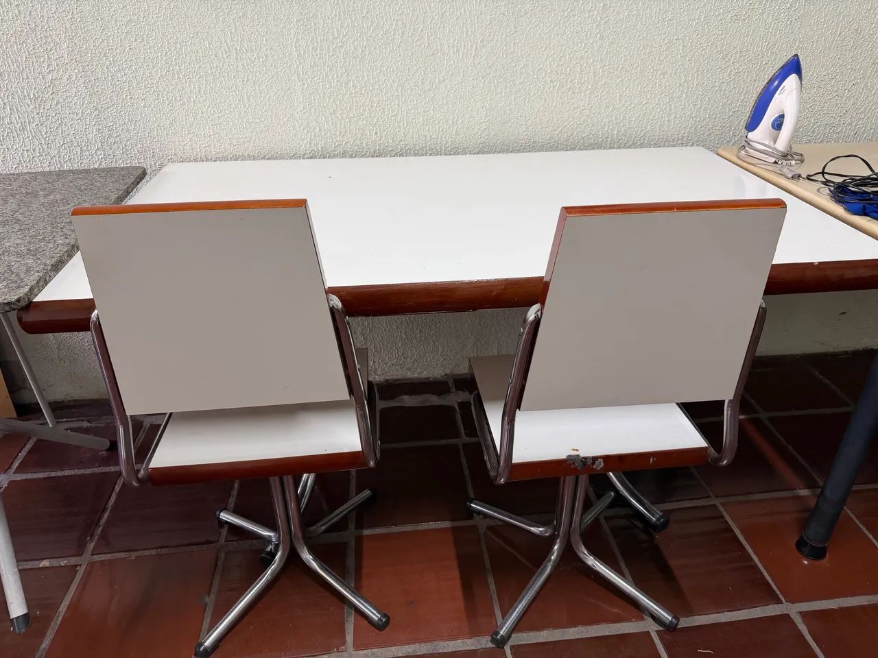 Mesa com 4 cadeiras ótimo custo benefício 
