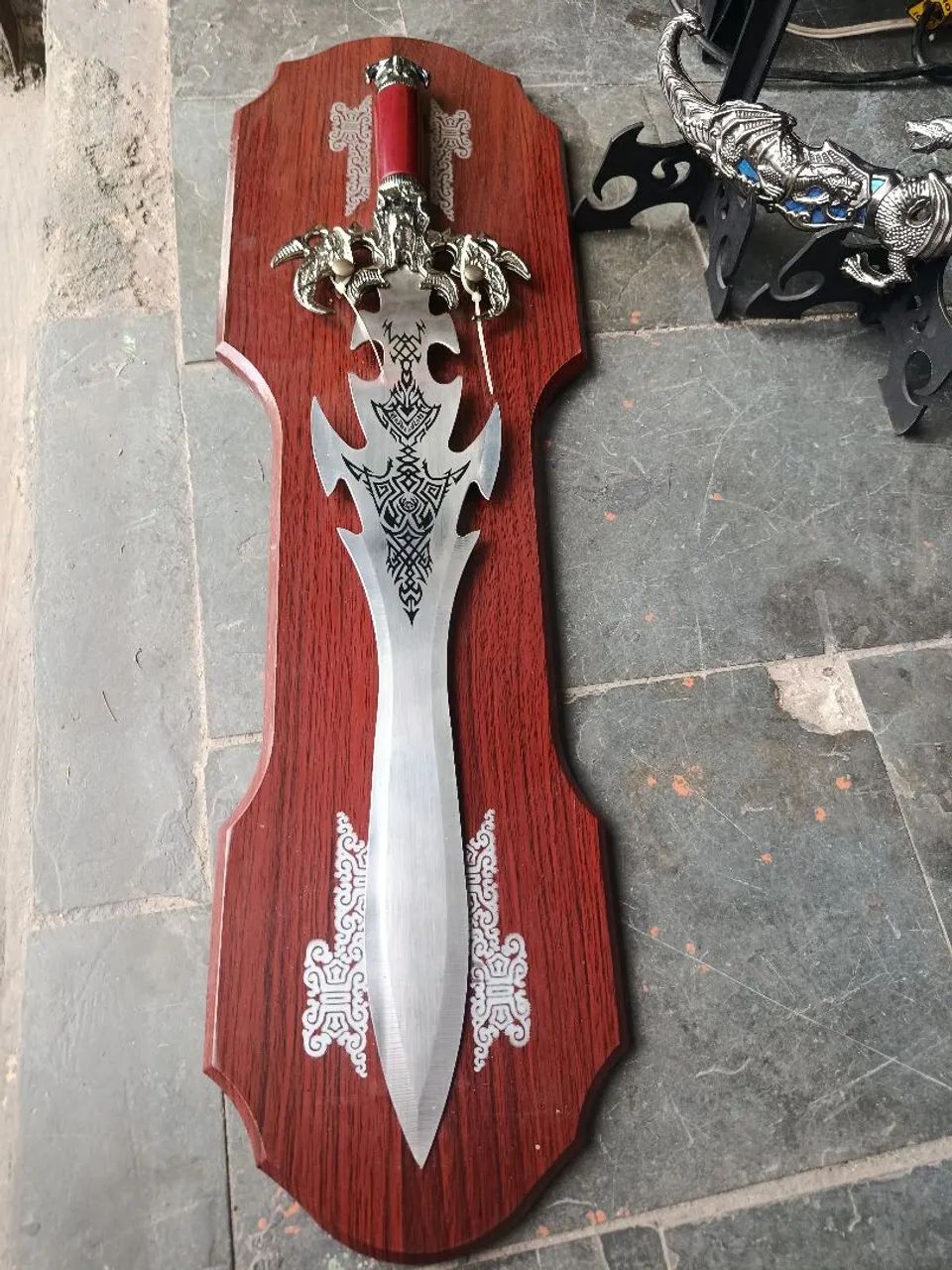 Espada e faca feitas de metal, decorativas  - Foto 3