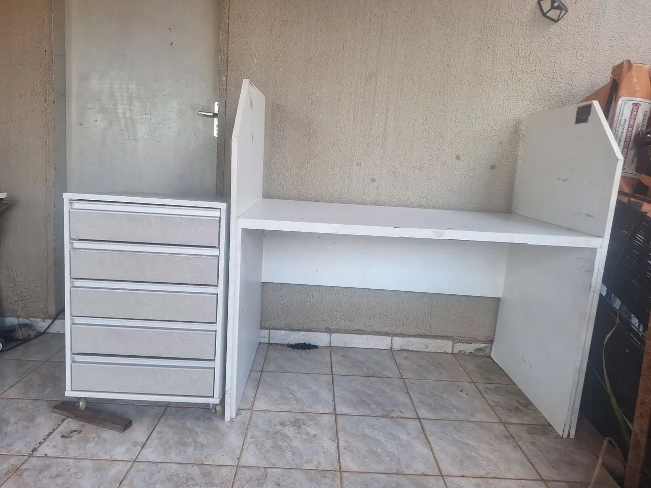 Mesa de Escritorio com Gavetas
