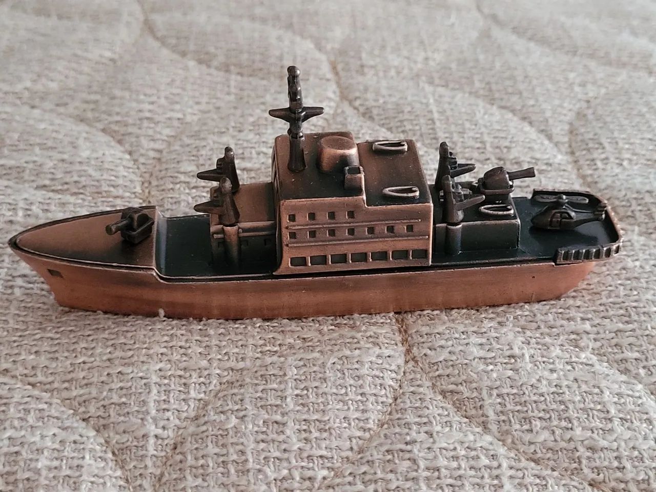 Miniatura colecionável em metal: navio de guerra  - Foto 5