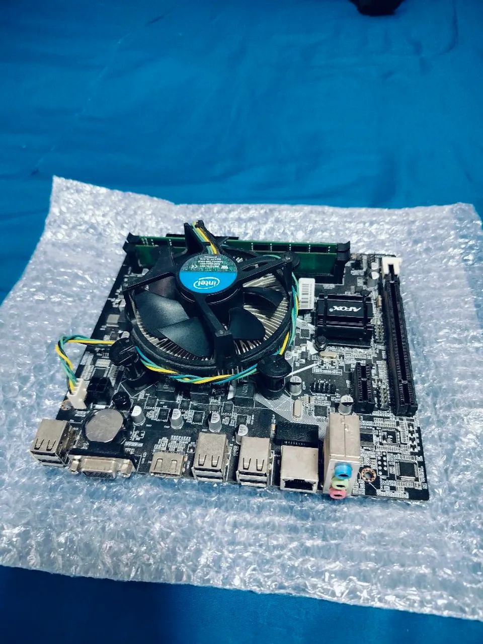 kit com placa mae, processador, memórias e cooler - Foto 2