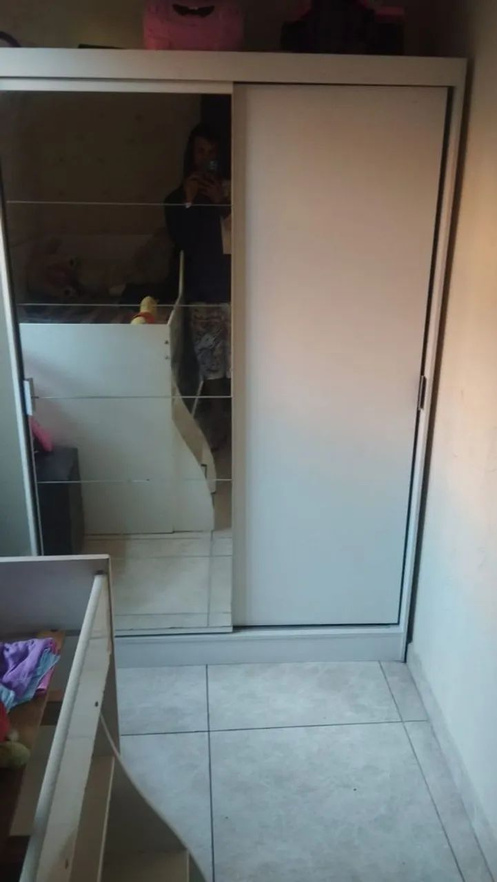 Guarda roupa solteiro com espelho  - Foto 2